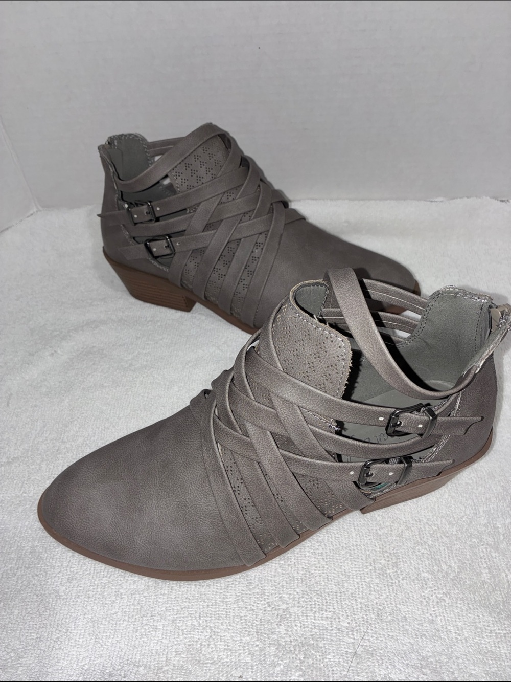 American Eagle| Gray Strappy Buckle Ankle Boots Size 8.5